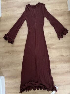 Ribbed Ruffle-Hem Long Sleeve Maxi Dress - Brown